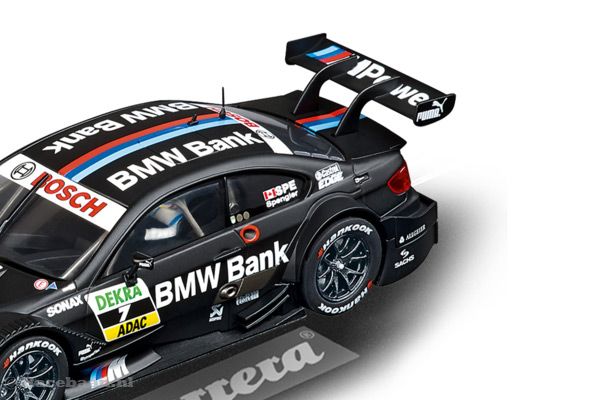 De voor, achter en remlichten werken.