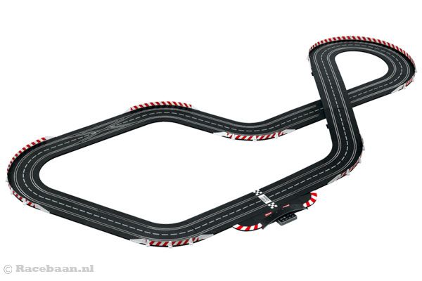 De baan heeft een lengte van 8,0 meter.