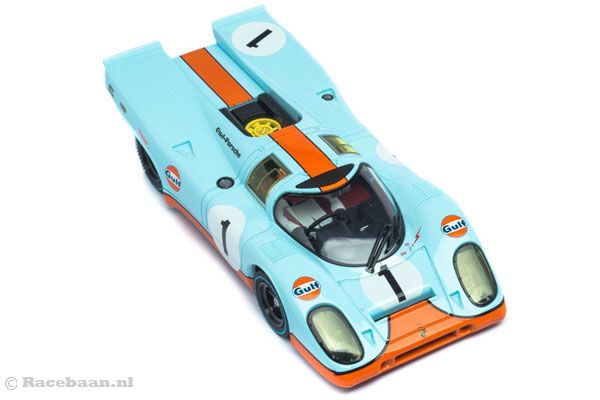 Met echte koplampen (LED).