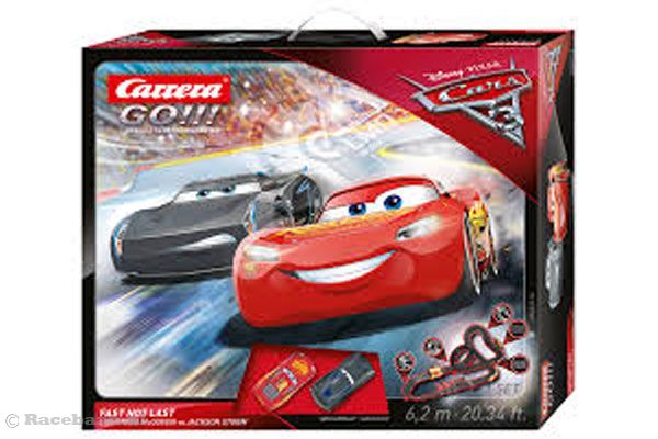 Cars 3 490 cm Racebaan | Fast not Last vanaf 6 jaar Cars 3 Racebaan 490 cm | Finish First met looping | vanaf 6 jr