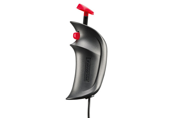 Met twee controllers.